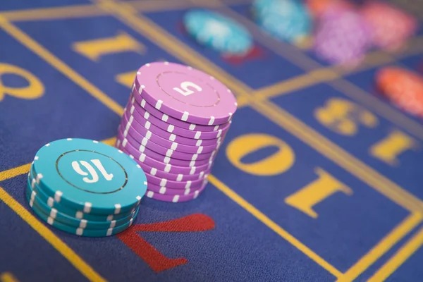 88ii Domino QQ table with live dealer and players
